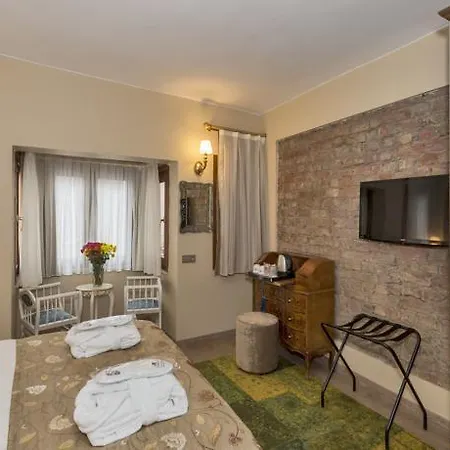 By Murat Royal Galata Hotel 3*