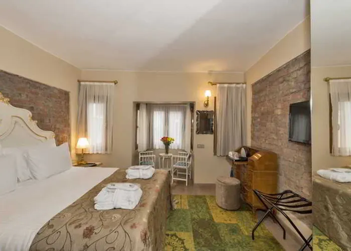 By Murat Royal Galata 3* איסטמבול