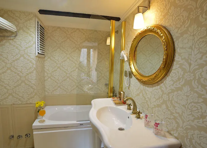 By Murat Royal Galata איסטמבול