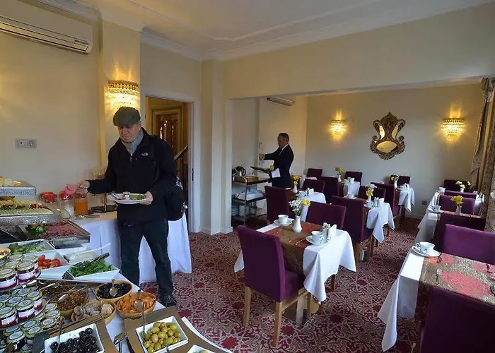 By Murat Royal Galata מלון 3*