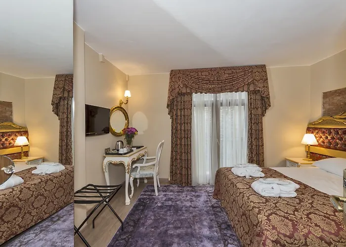 By Murat Royal Galata מלון 3*