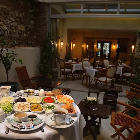 By Murat Royal Galata מלון 3*