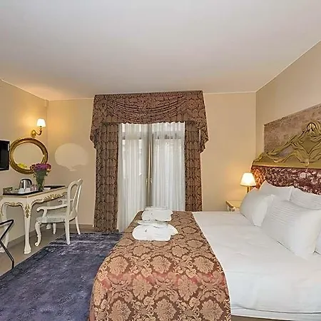 By Murat Royal Galata Isztambul