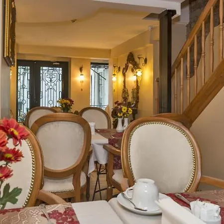 By Murat Royal Galata 3*