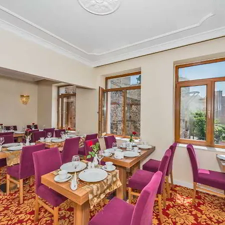 By Murat Royal Galata 3* איסטמבול