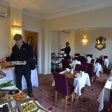 By Murat Royal Galata מלון 3*